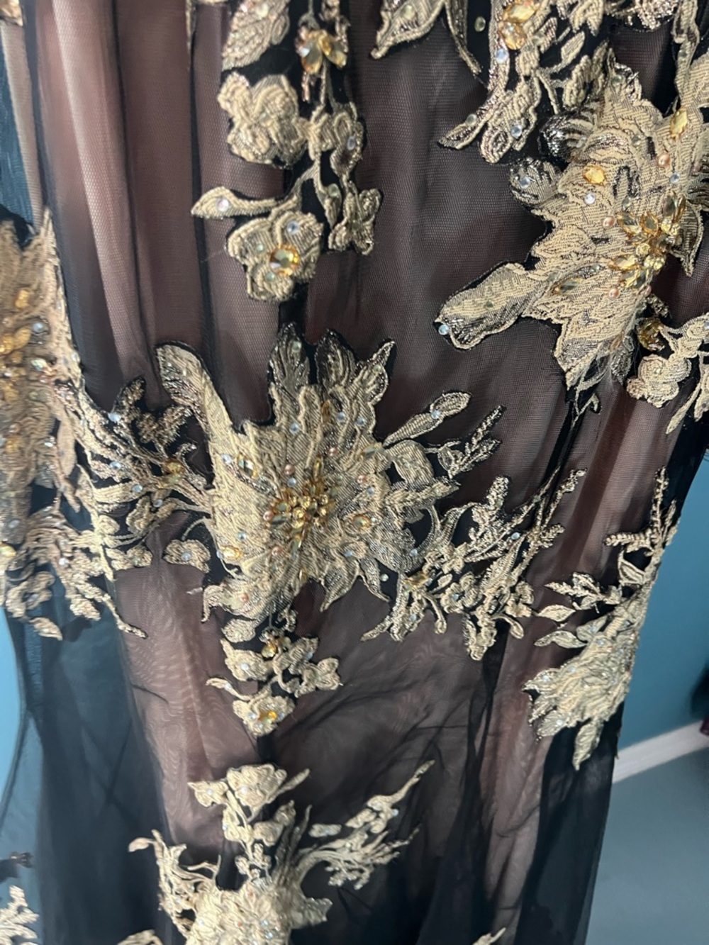 Black and Gold Backless Dress - Picture 9 of 17